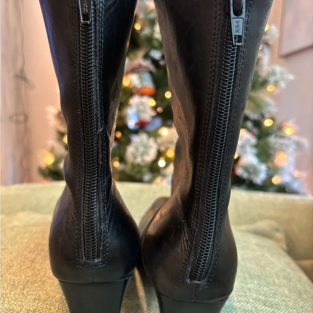 Elegant Black Leather Women's Boots - Picture 4 of 7